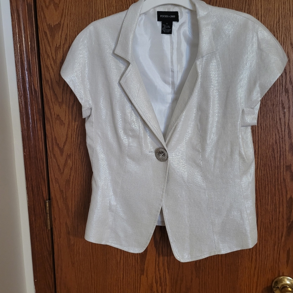 NWOT/ Focus 2000 Metallic Top ( Holiday )